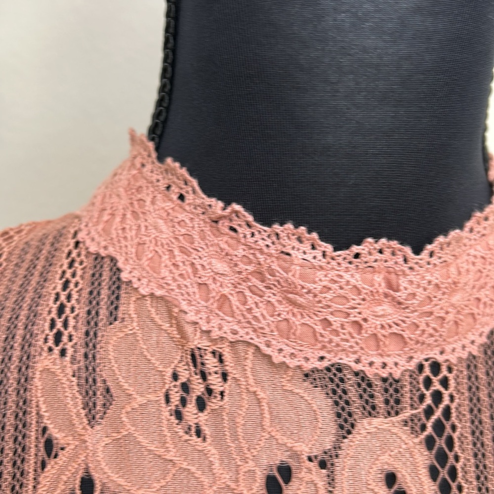 XHILIRATION PERFECT Summer Pink Lace Sleeveless Mini Sundress - Picture 5 of 14